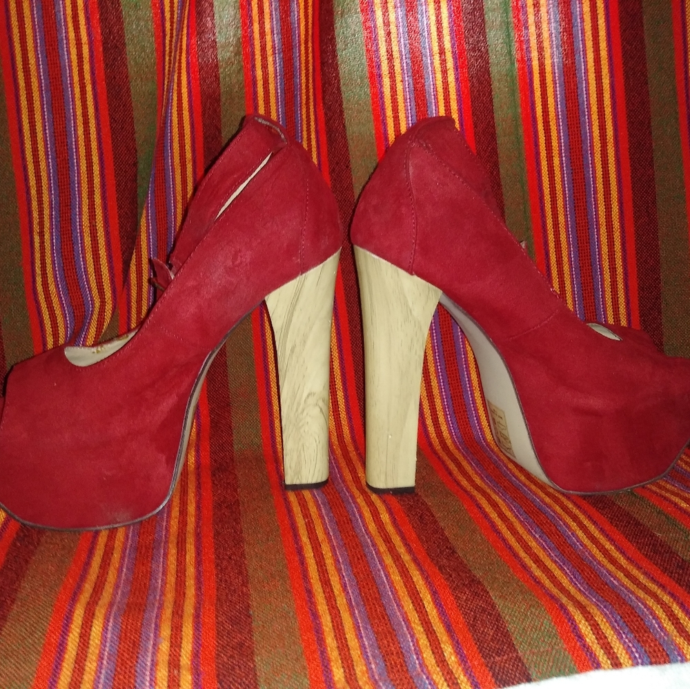 Shoes - Picture 3 of 4